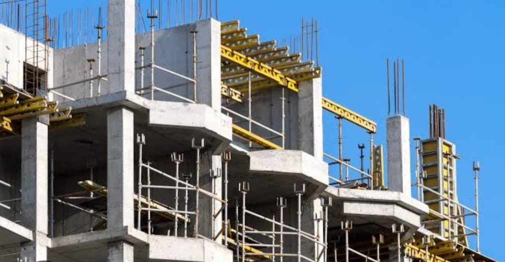 Estrutura de concreto armado em pavimento