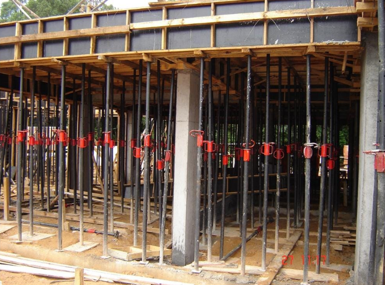 Fôrmas e escoramento para concretagem de laje